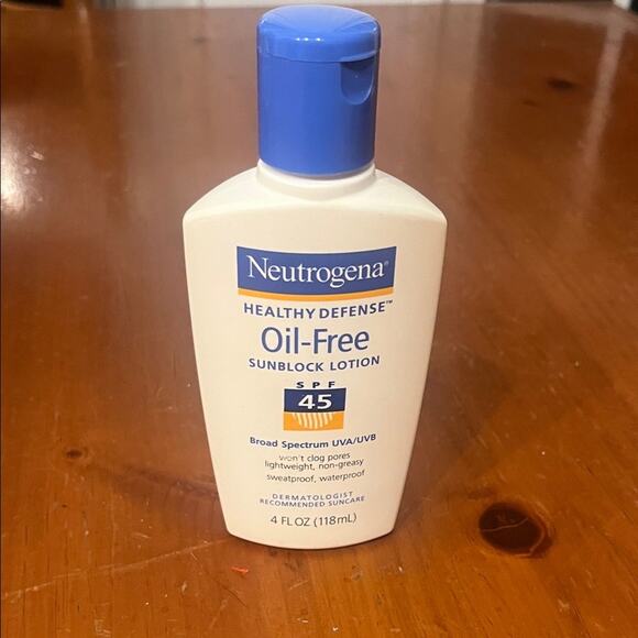 Neutrogena Healthy Defense Oil-Free Sunblock Lotion SPF 45 - Blue Cap - Picture 1 of 2